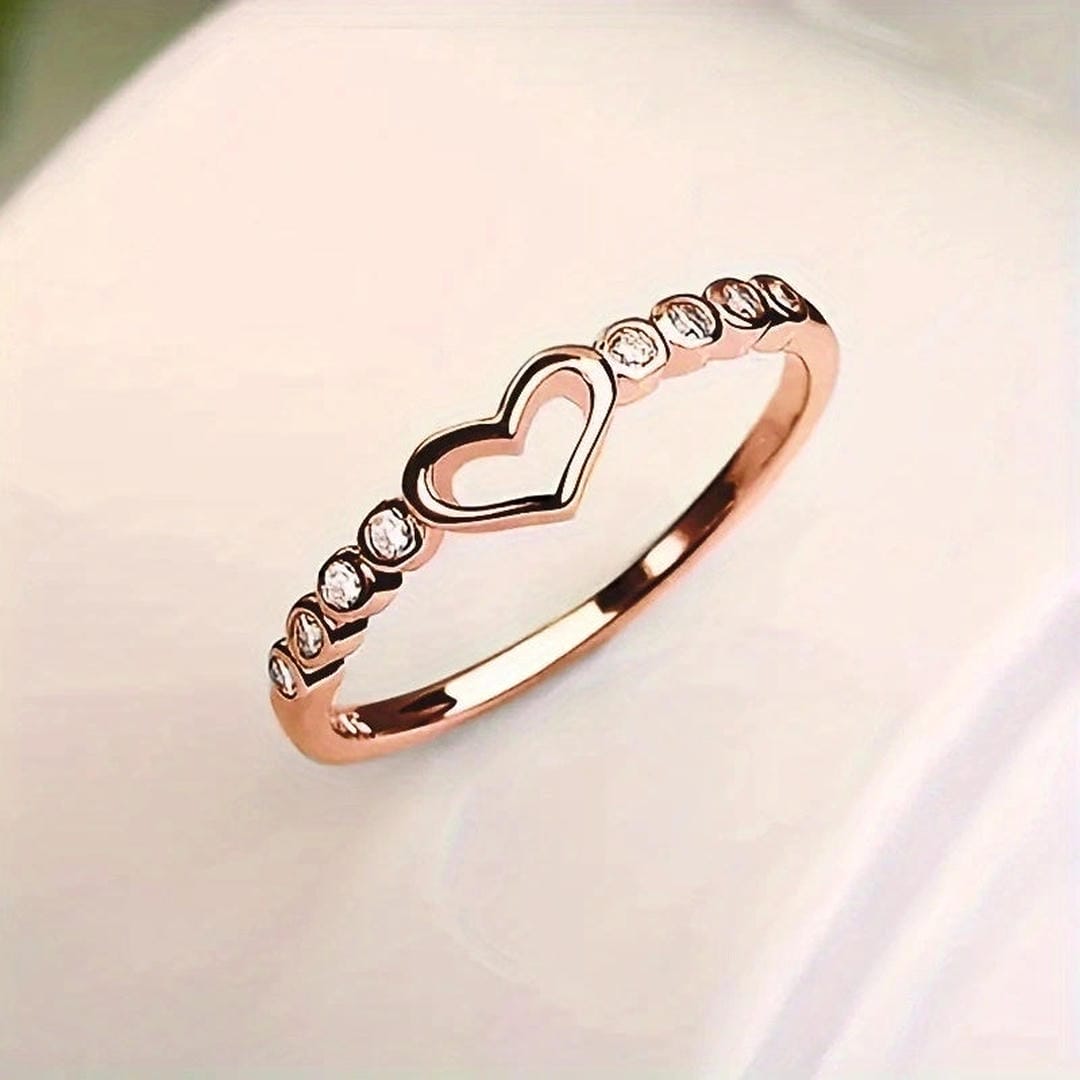 Anillo decorativo con cristales de corazones abiertos