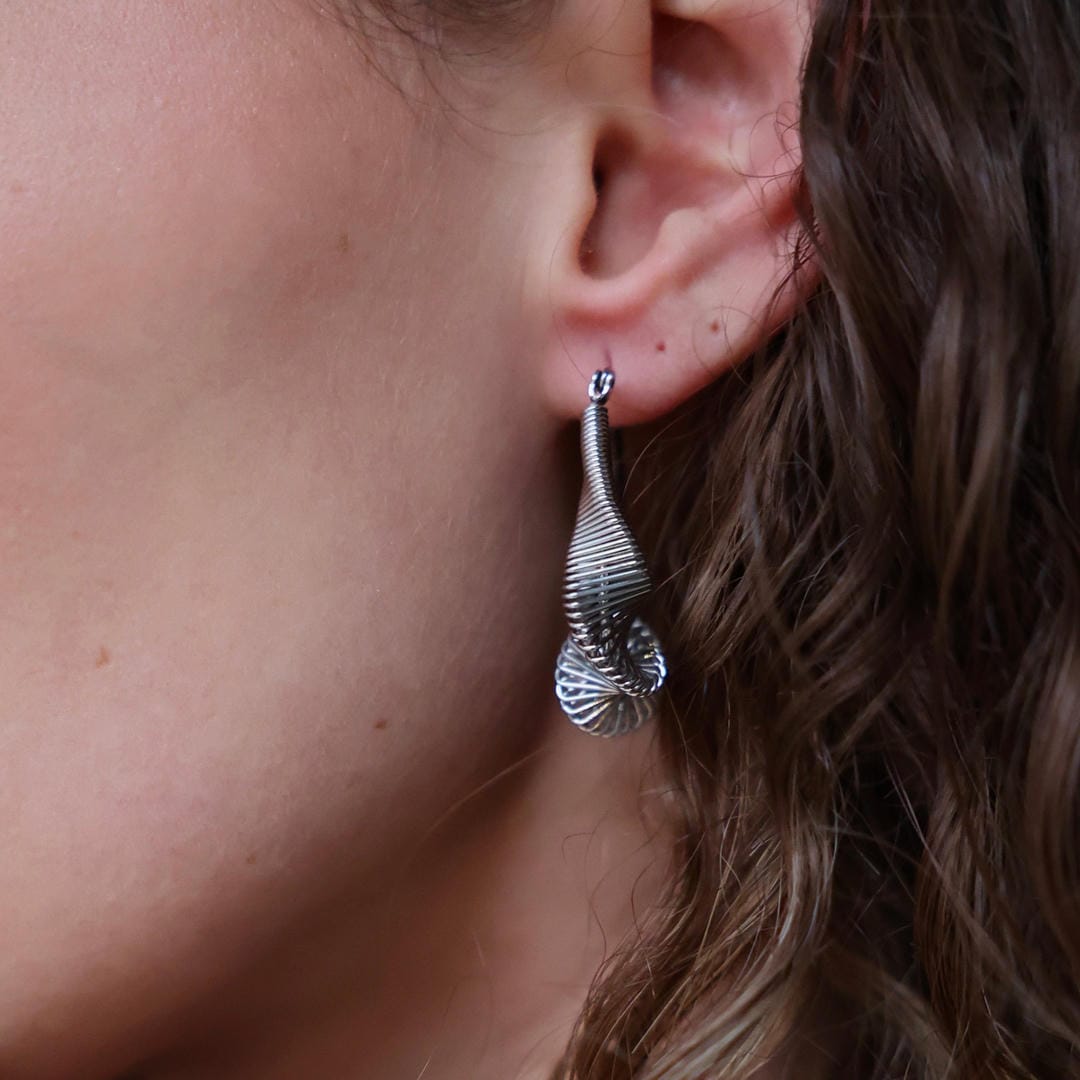 Pendientes de aro en espiral texturizados