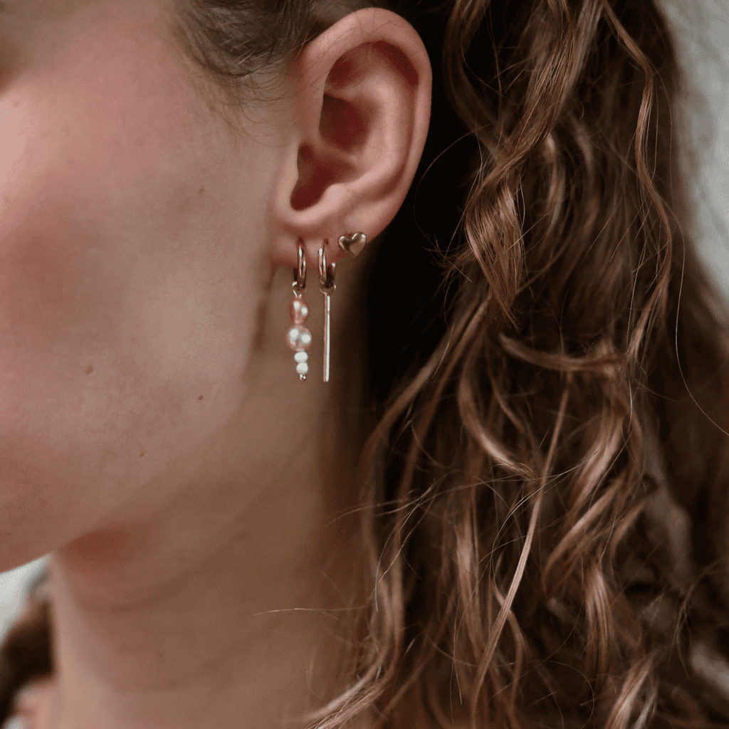 Pendientes de botón pulidos de corazón sólido