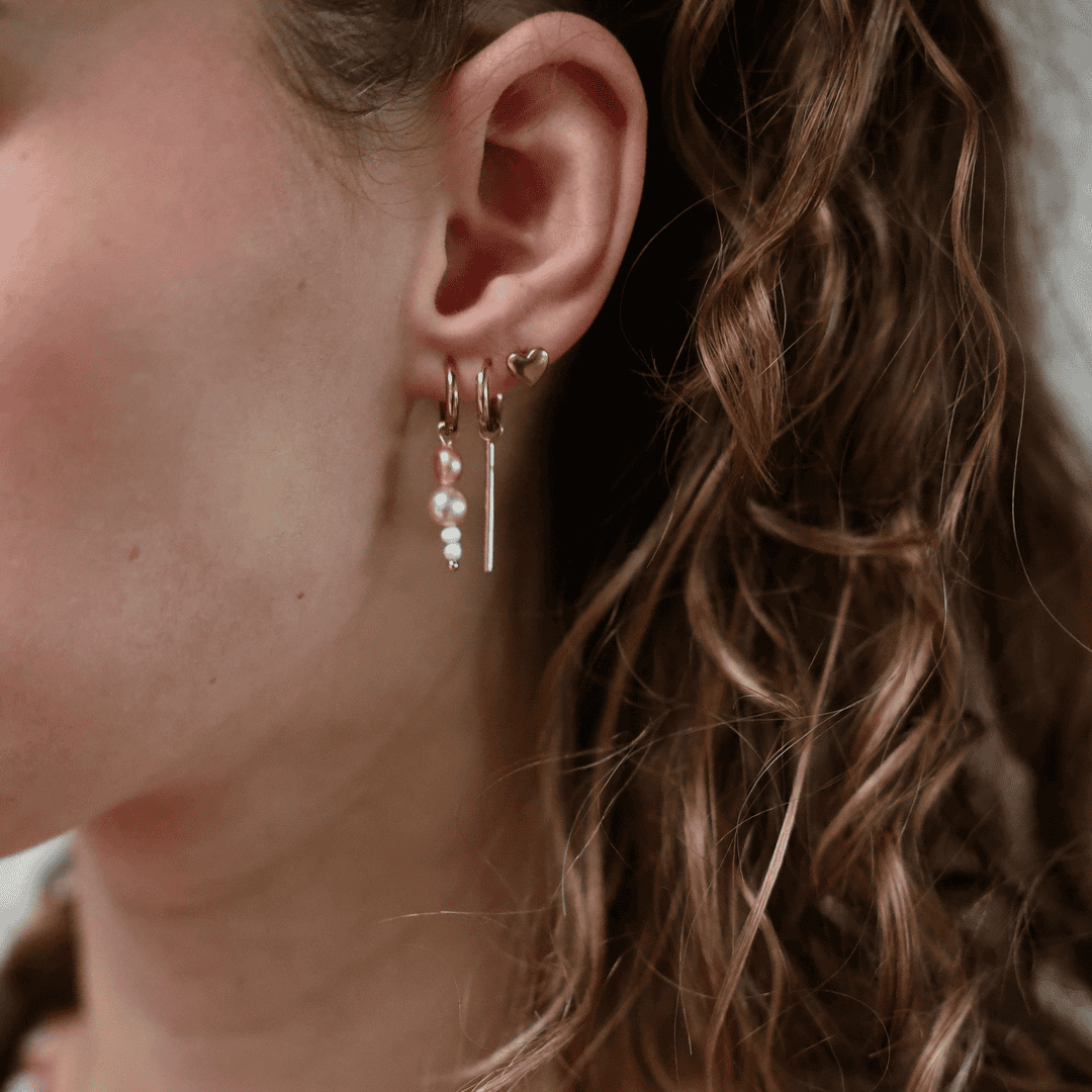 Pendientes de botón pulidos de corazón sólido