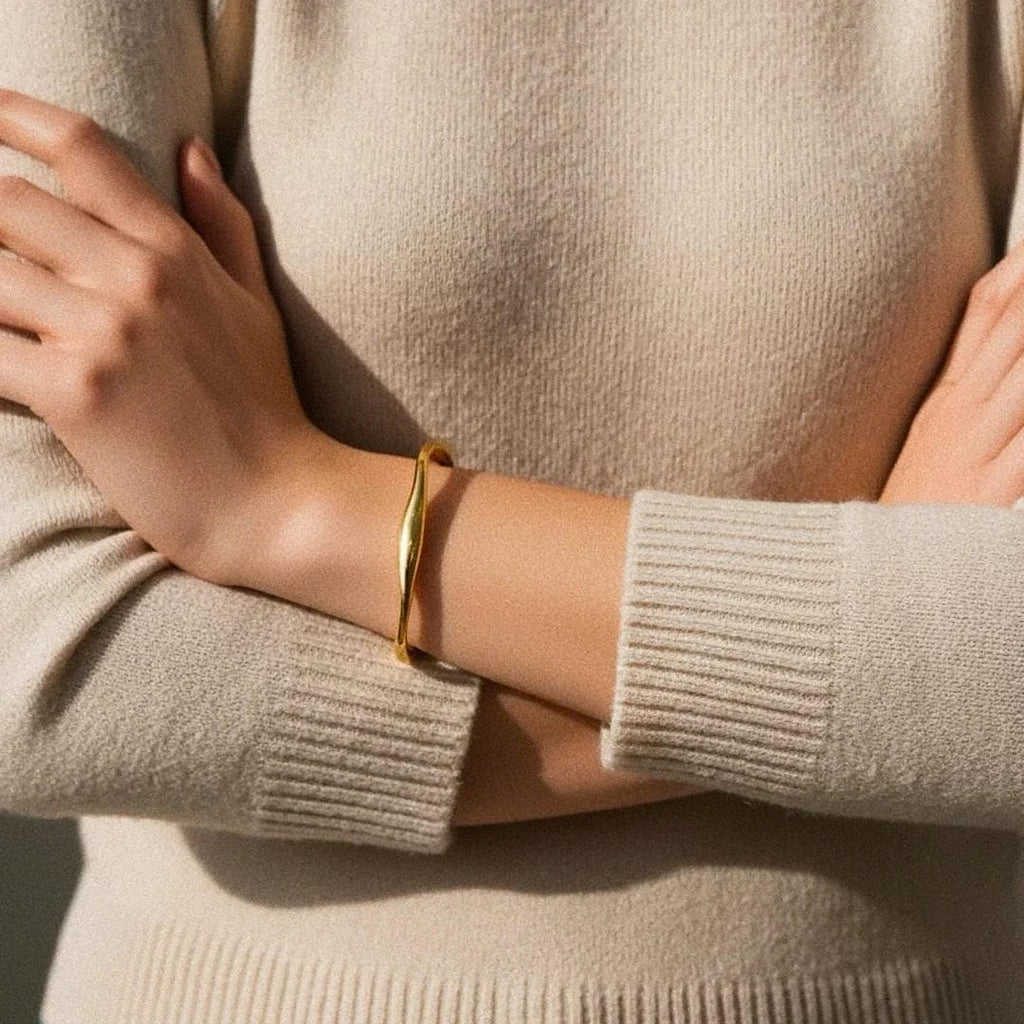 Brazalete Timeless Luxe en espiral dorado