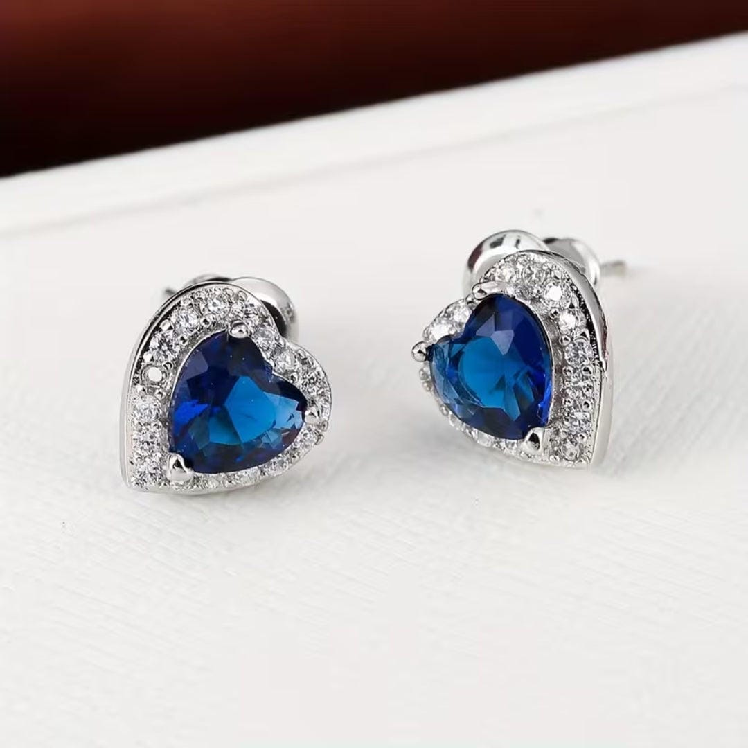 Pendientes de tuerca con halo Corazón Esmeralda