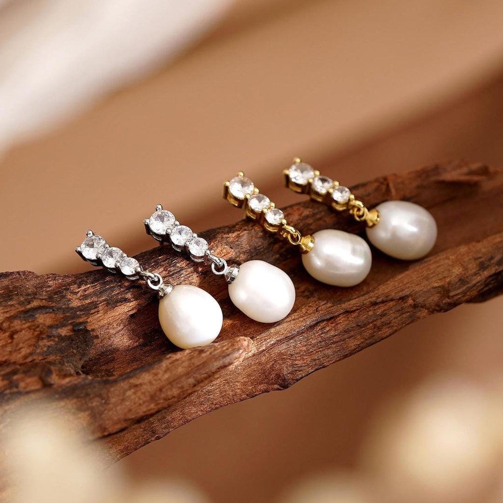Pendientes de perlas con tres circonitas engastadas
