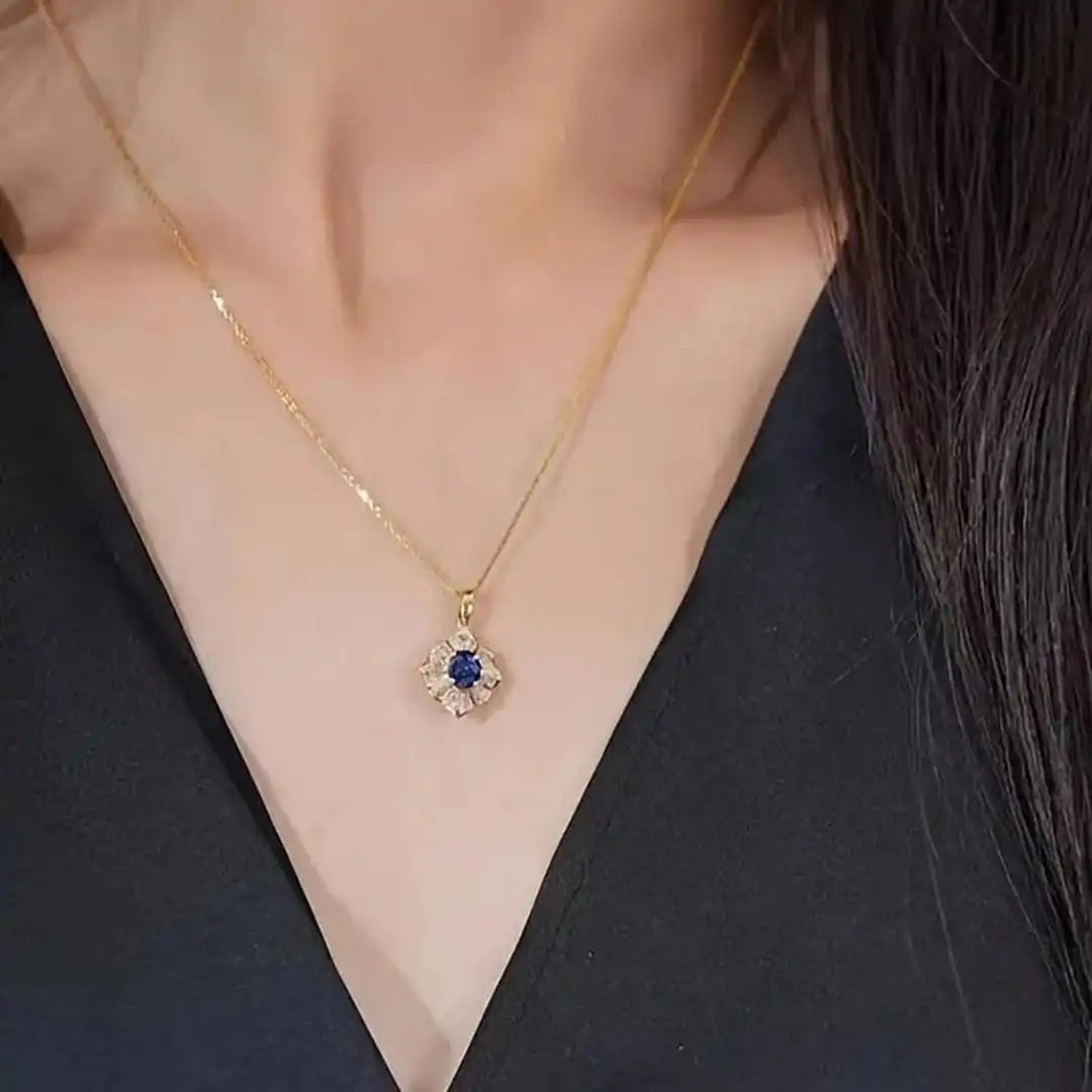 Collar de oro Kavella Noctazure