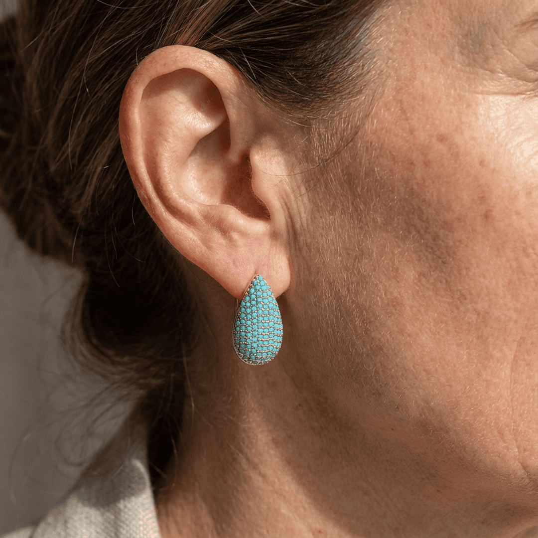 Aretes de aro con forma de lágrima pavé de turquesa