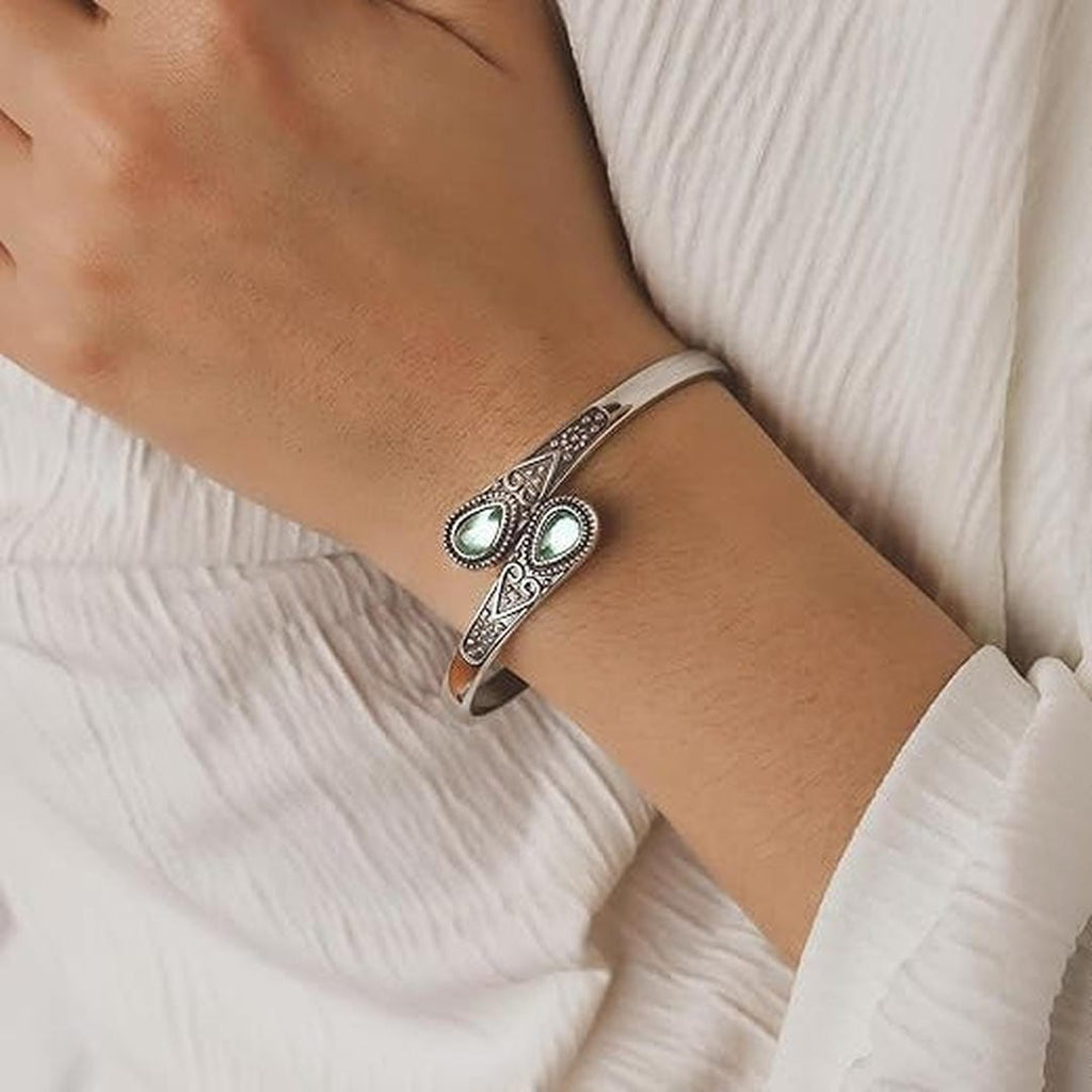 Pulsera con incrustaciones de imitación de piedra estilo étnico