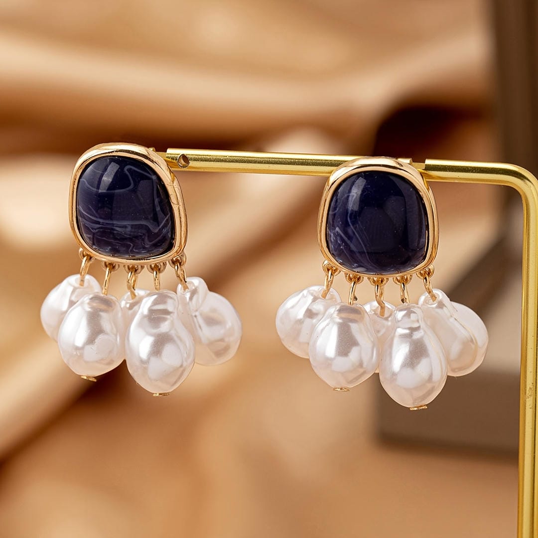 Pendientes de botón con flecos Midnight Pearl