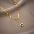 Collar doble de oro en capas con esmeraldas