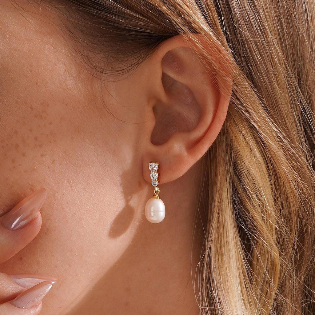 Pendientes de perlas con tres circonitas engastadas