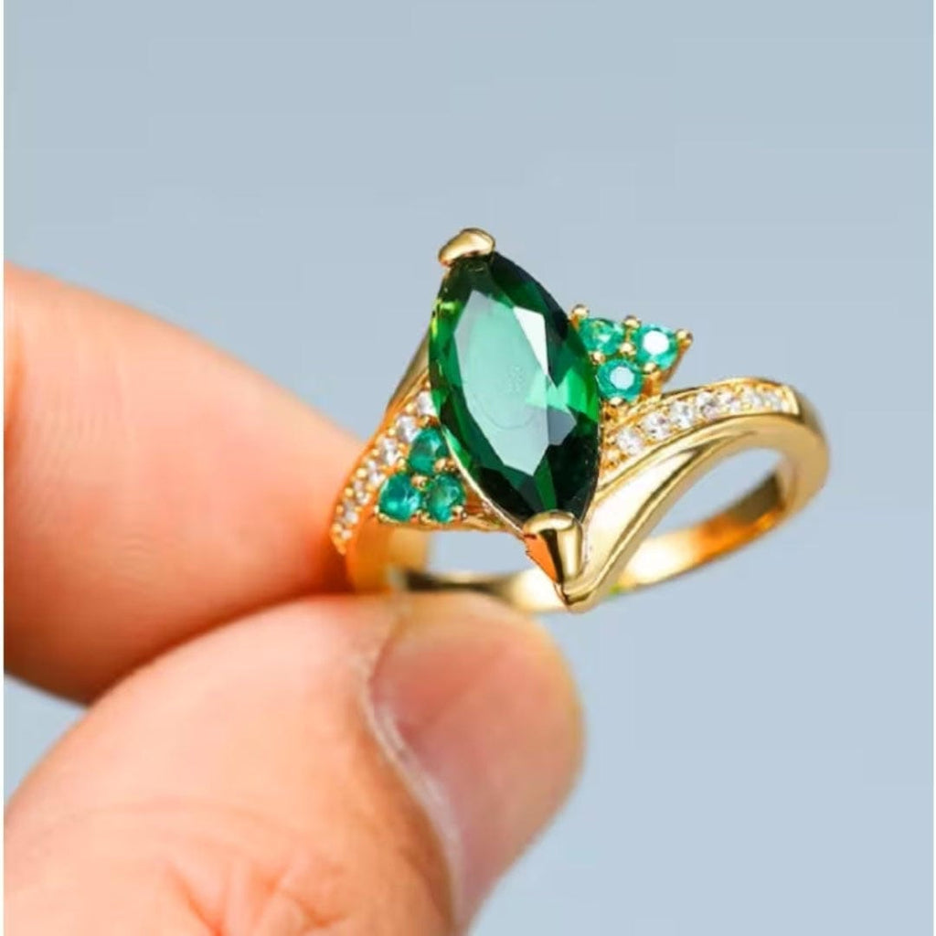 Anillo de corona de marquesa con esmeraldas