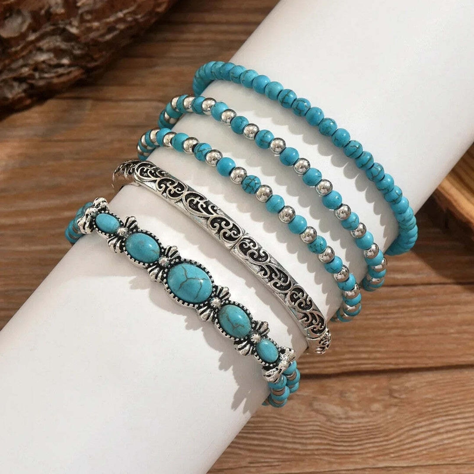 Set de pulseras estilo boho con cuentas turquesas