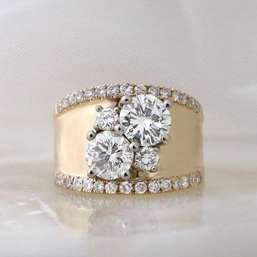 Anillo de circonita dorado brillante vintage