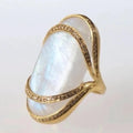 Anillo Dorado de Ópalo Blanco Vintage