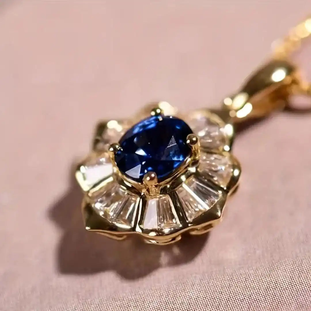 Collar de oro Kavella Noctazure