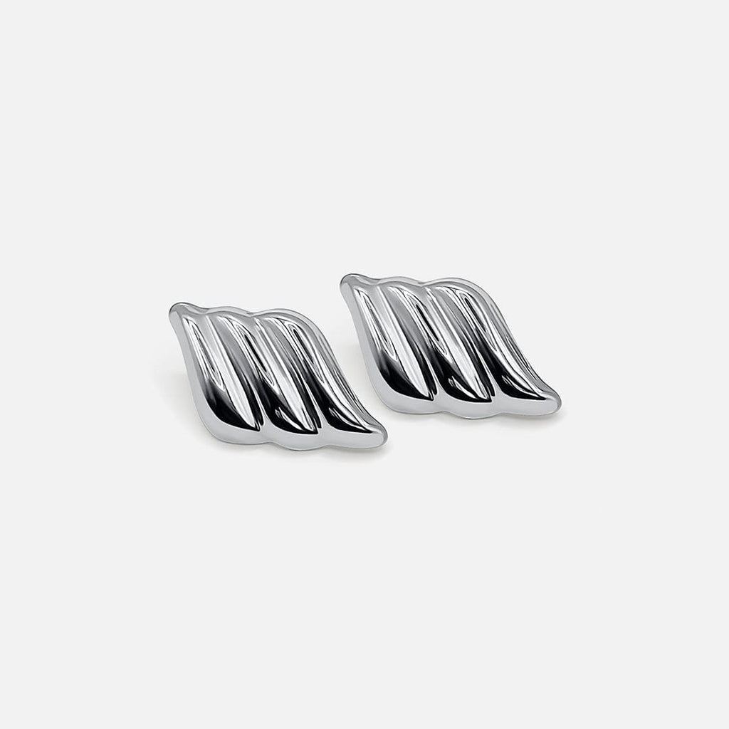 Pendientes de barra ondulada modernos de plata