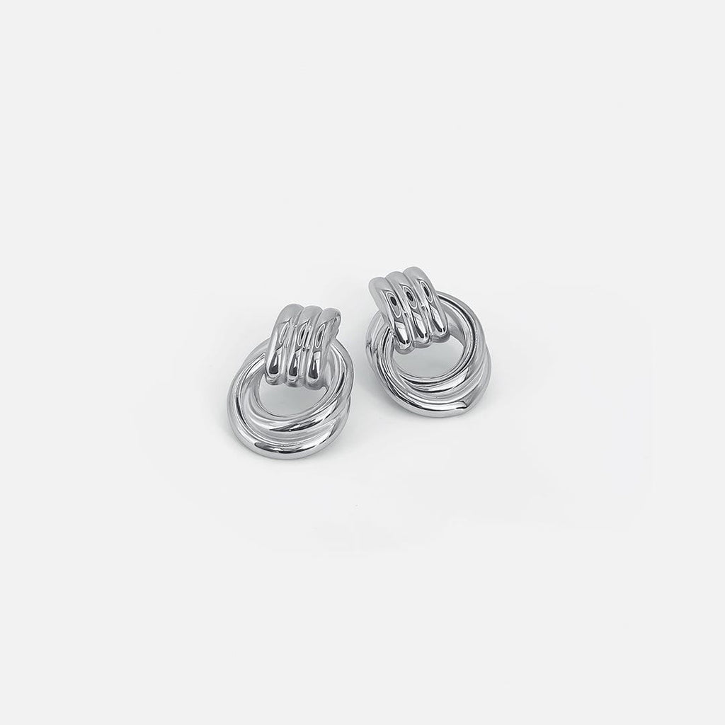 Pendientes de nudo entrelazado de plata elegante