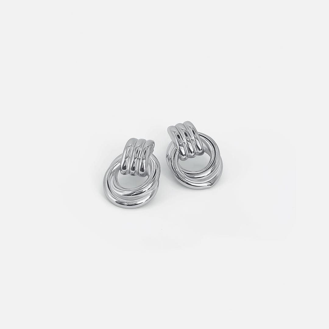 Pendientes de nudo entrelazado de plata elegante