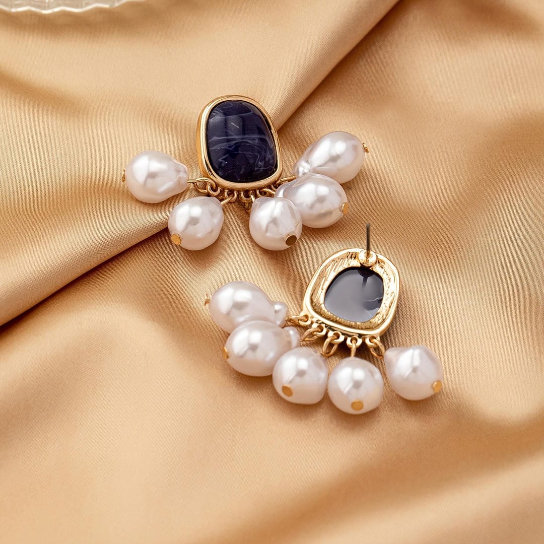 Pendientes de botón con flecos Midnight Pearl