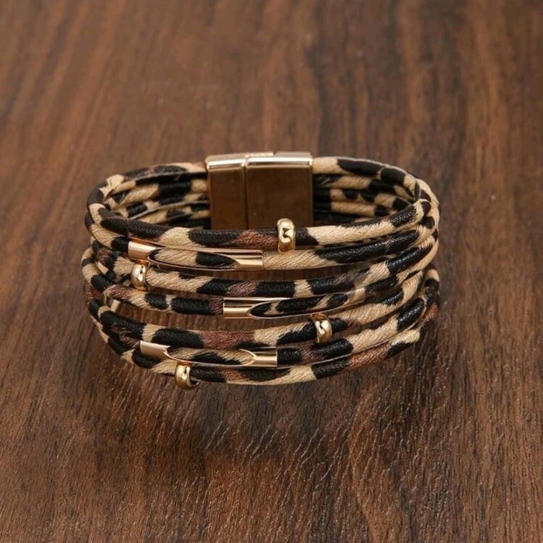 Pulsera ancha tipo bohemio de múltiples capas