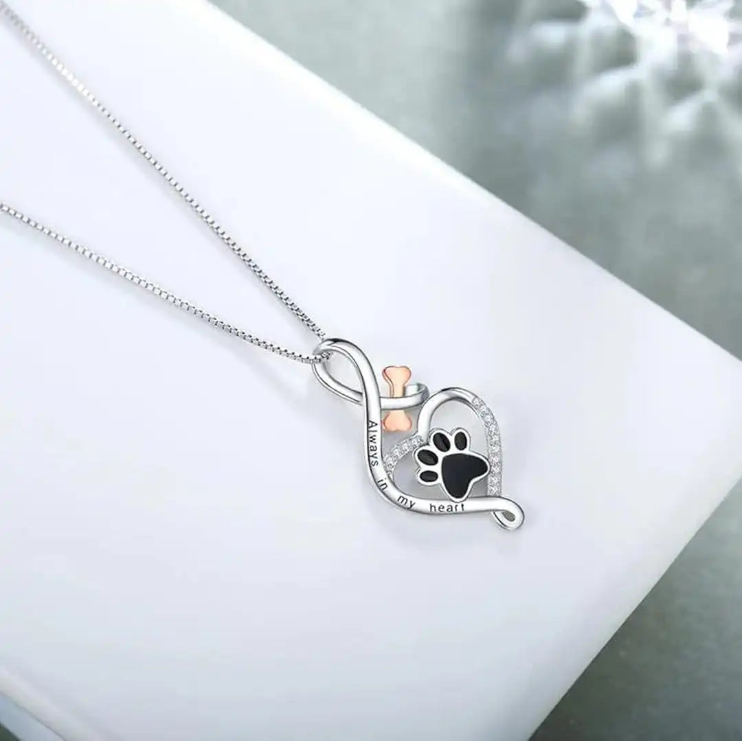 Collar Pata de Corazón con Dije de Infinito