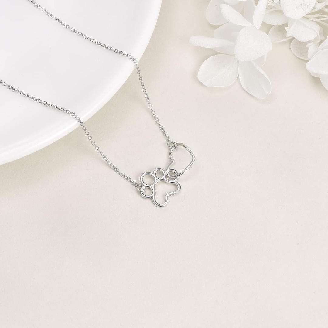 Collar con Colgante de Pata de Corazón de Plata