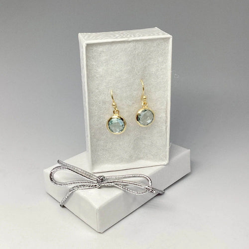 Elegantes pendientes de cristal azul