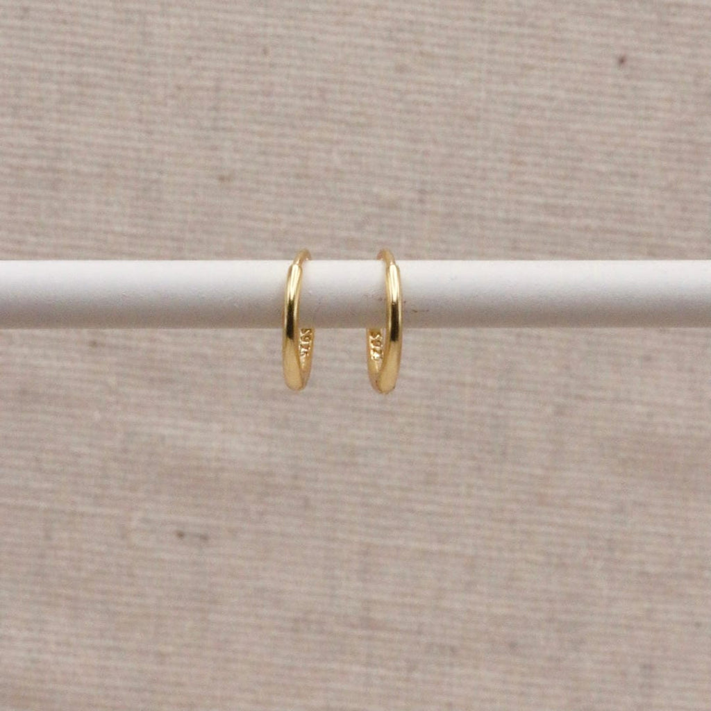 Pendientes de aro pequeños esenciales de oro
