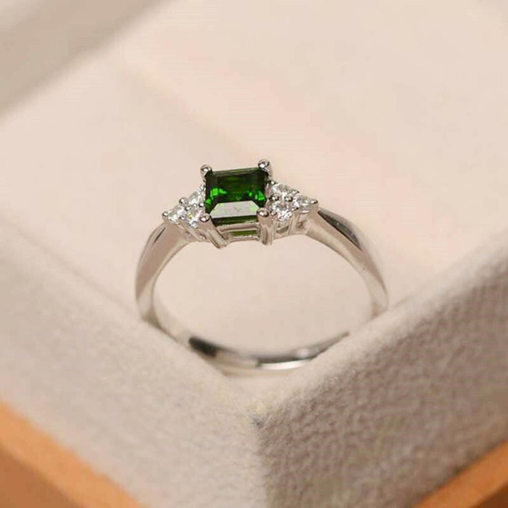Anillo Solitario Verde Esmeralda