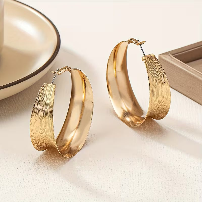 Pendientes de aro huecos dorados vintage