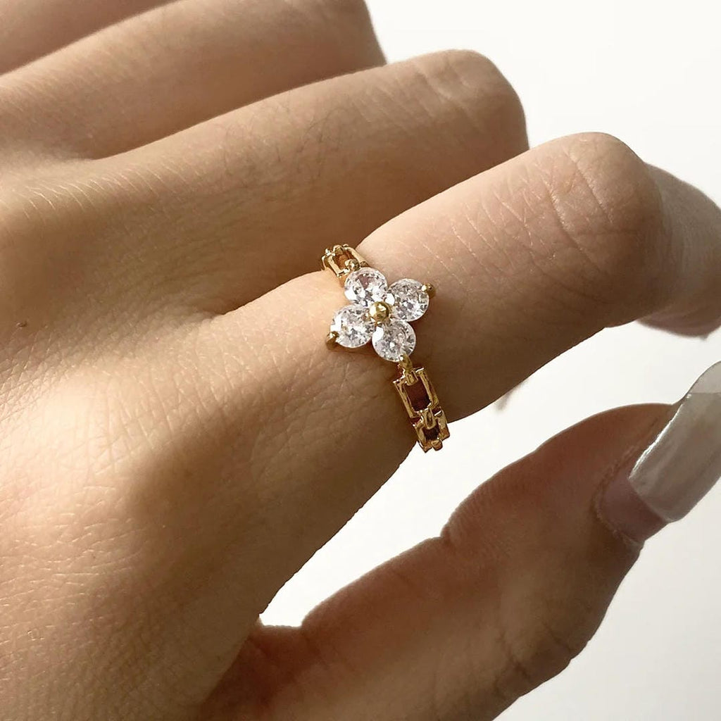 Anillo Radiante Floral de Cristal