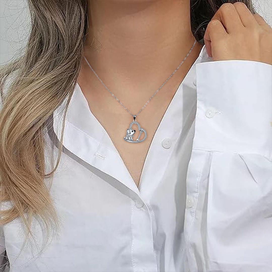 Collar de perro con colgante de corazón
