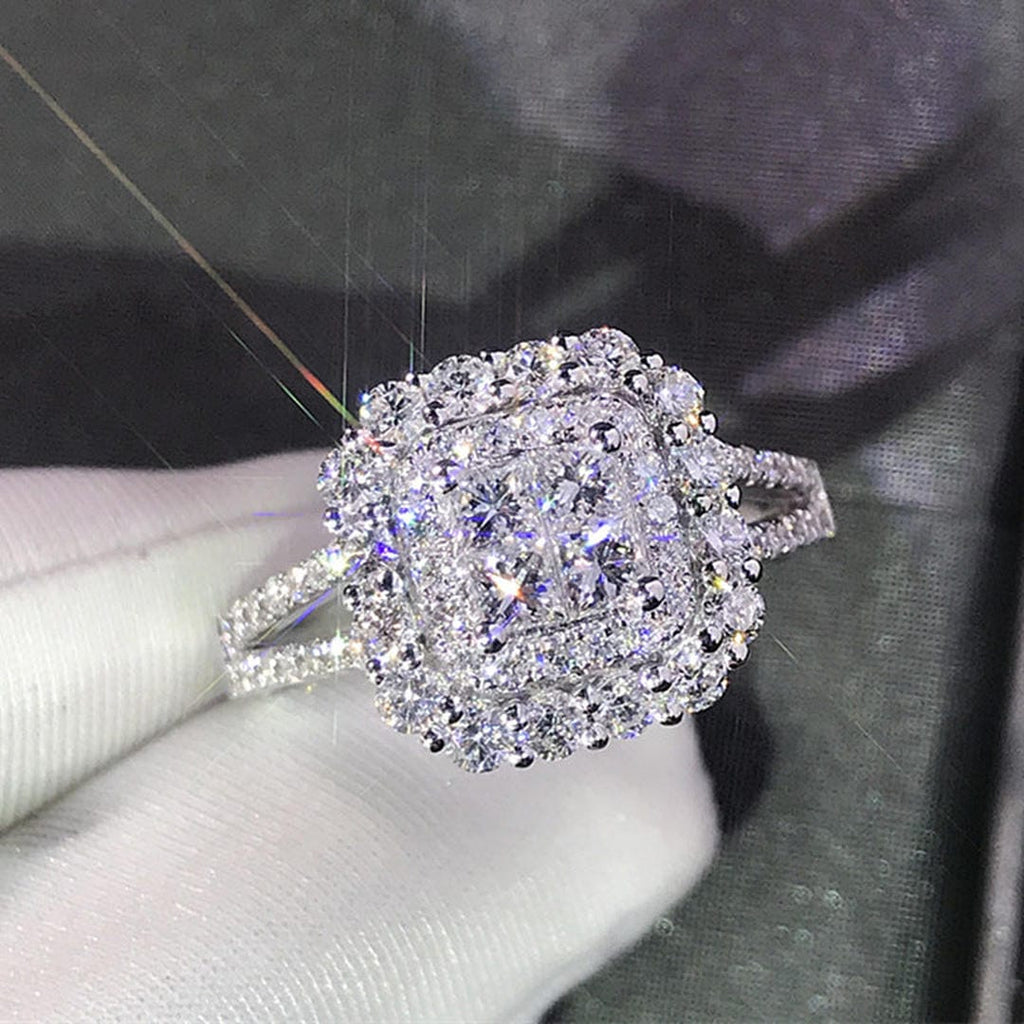 Anillo de boda de circonita con forma cuadrada