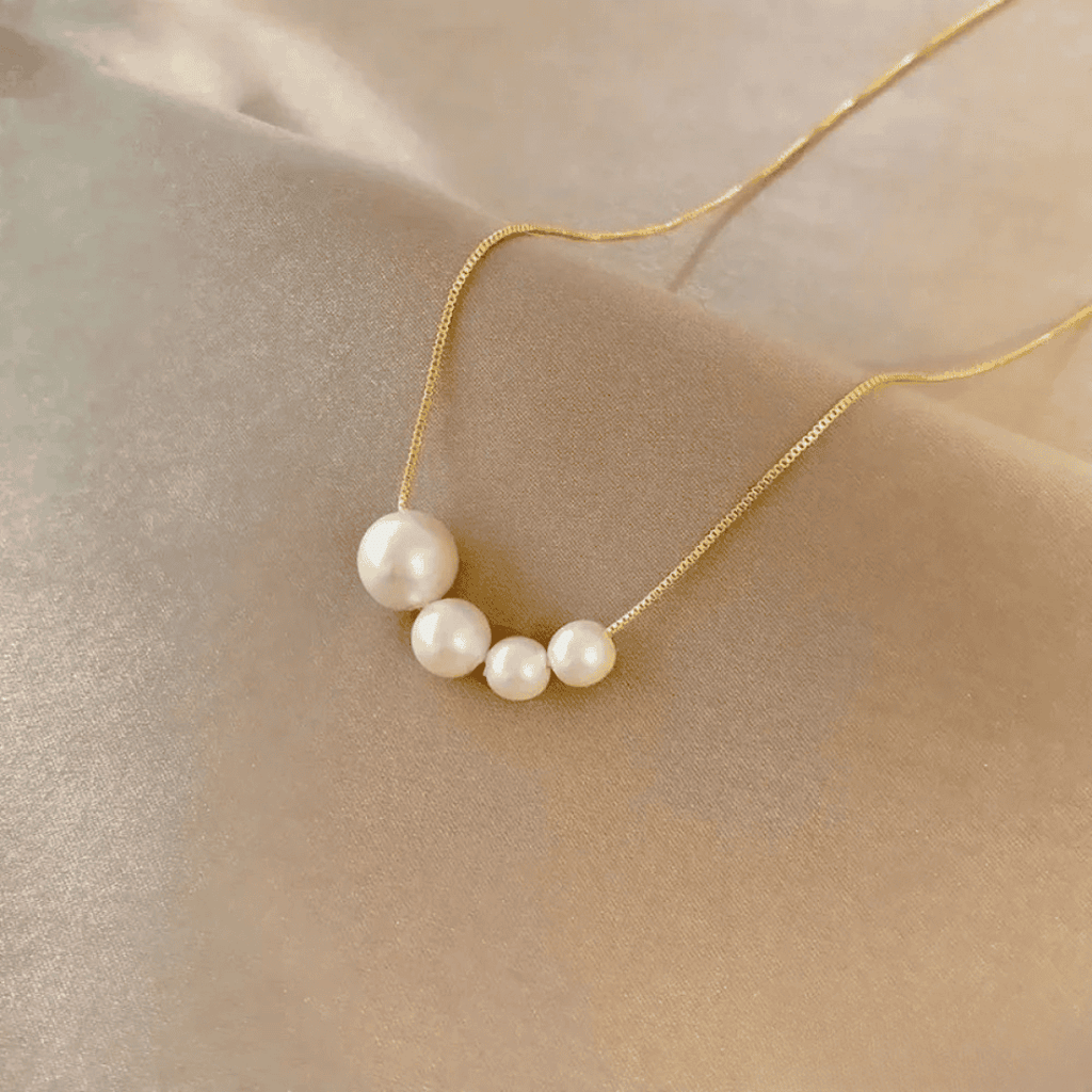Collar único de perlas cultivadas de agua dulce en oro