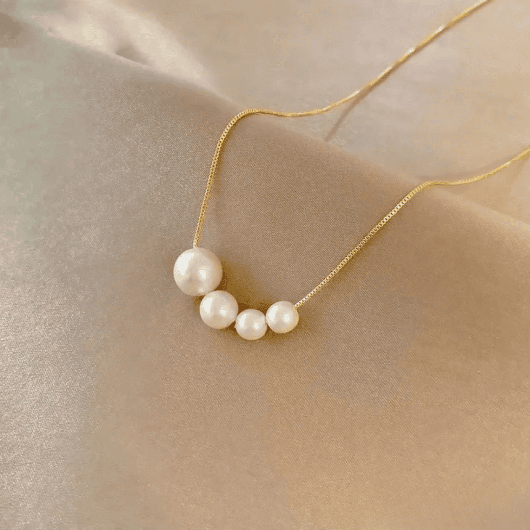 Collar único de perlas cultivadas de agua dulce en oro