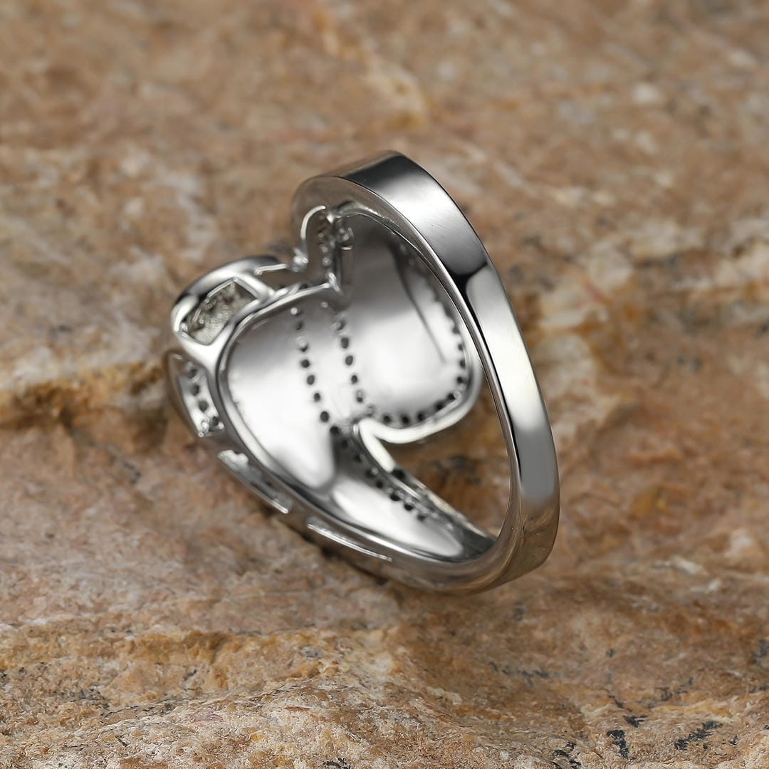 Anillo de circonita con incrustaciones de ópalo