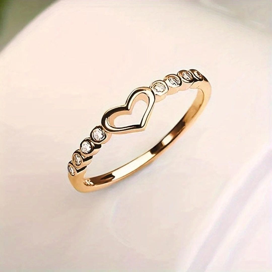 Anillo decorativo con cristales de corazones abiertos