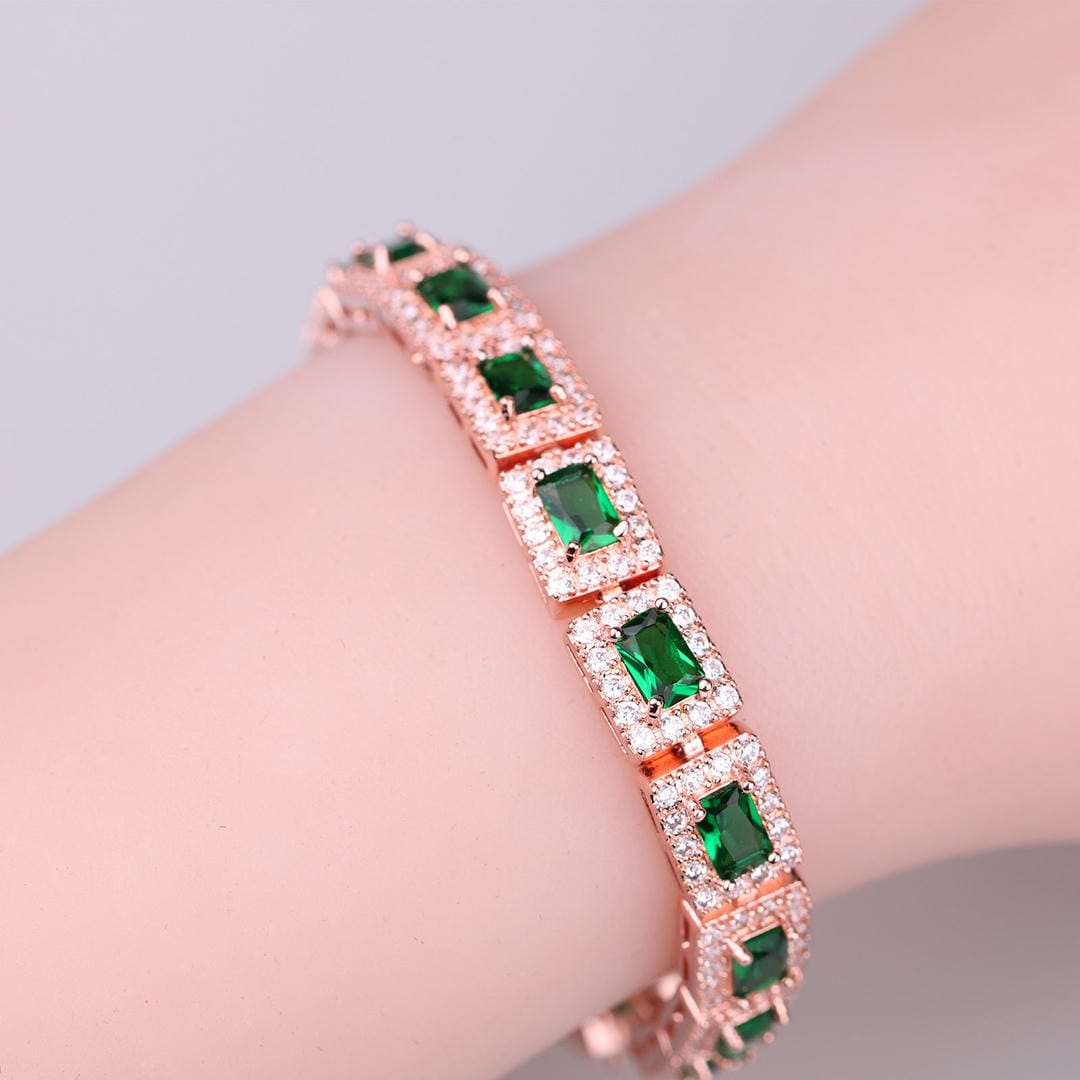 Pulsera llamativa dorada con esmeraldas