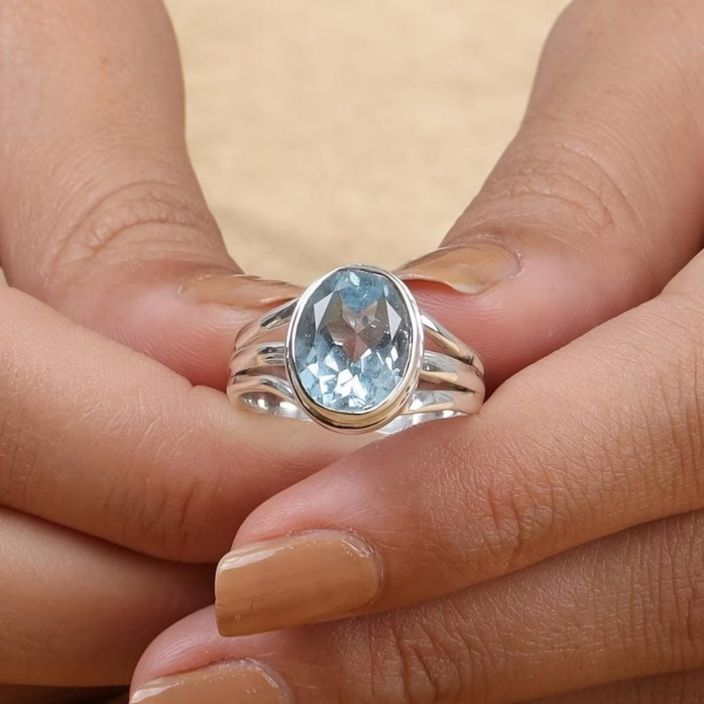 Anillo de circonita azul mar