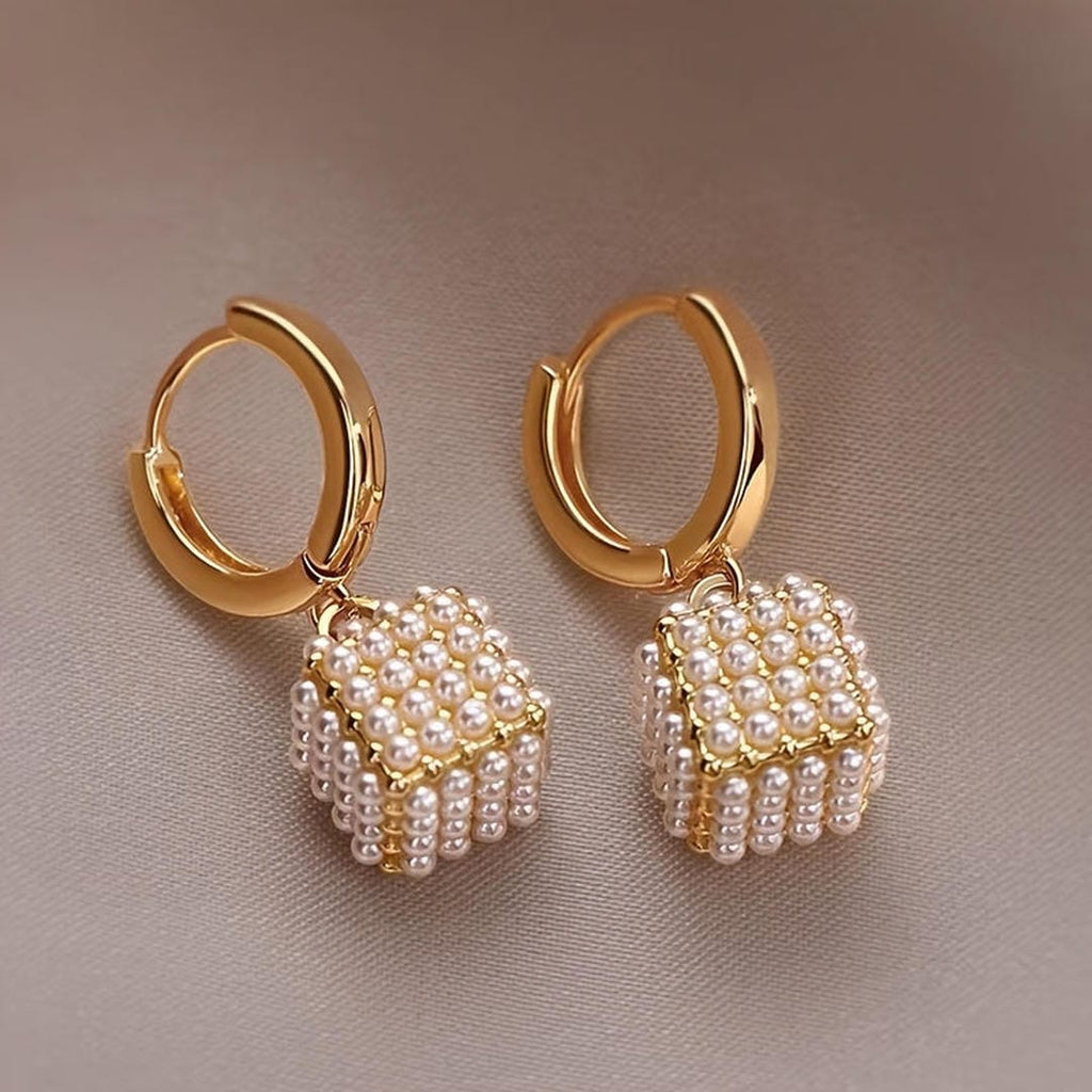 Pendientes colgantes cubo dorado