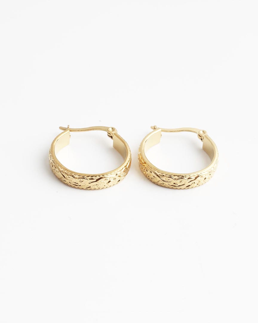 Aretes de aro grabados elegantes