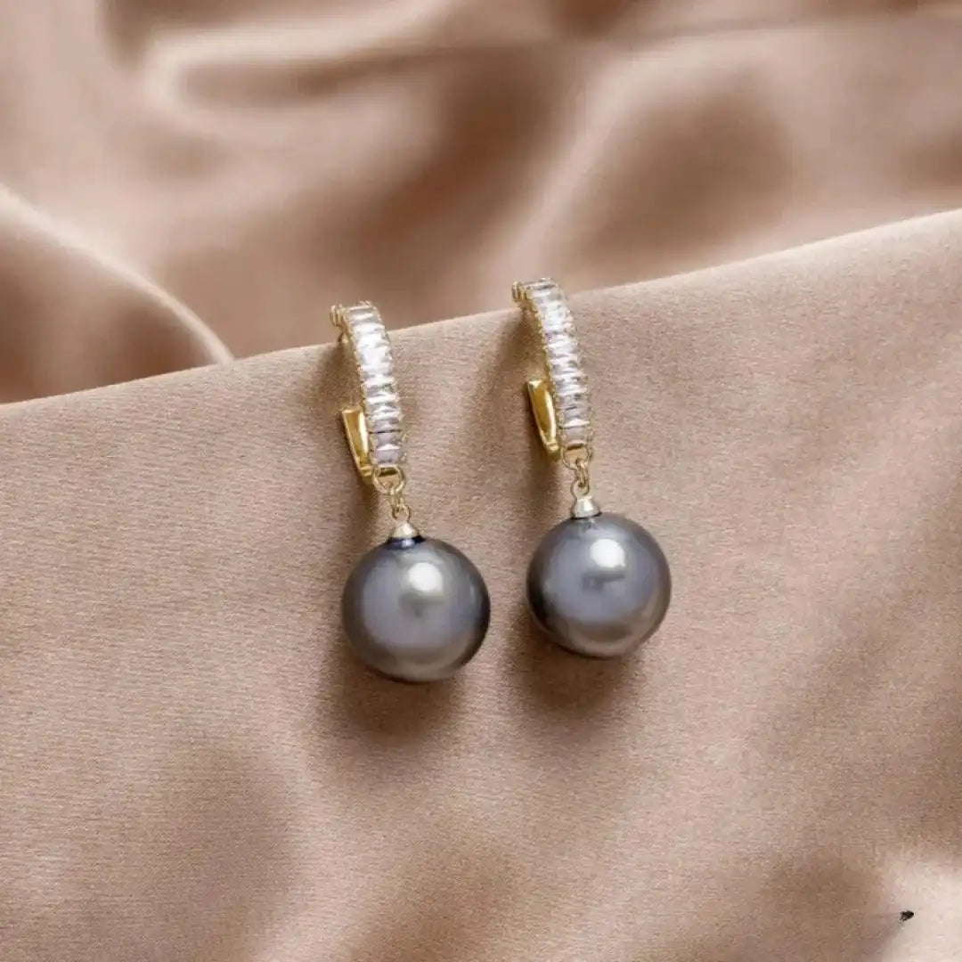 Aretes elegantes de perlas y circonitas