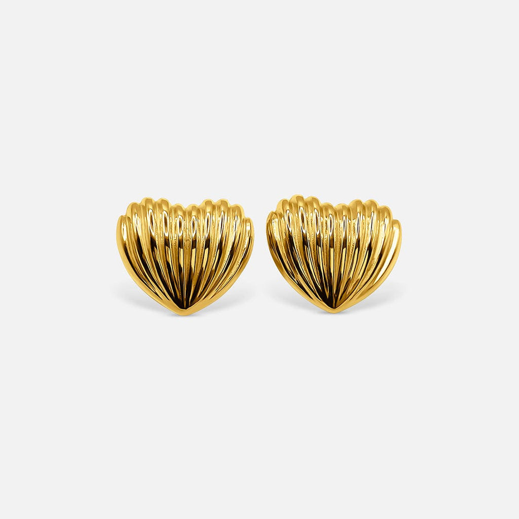 Pendientes de corazón con concha dorada