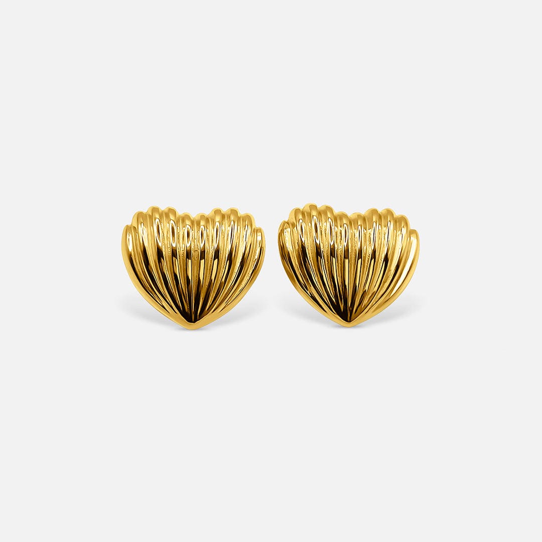 Pendientes de corazón con concha dorada
