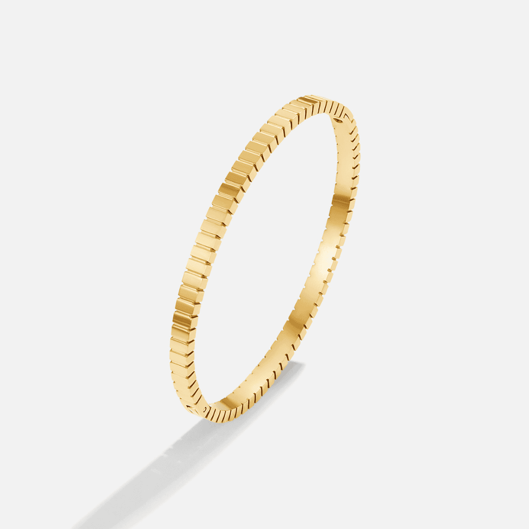 Elegante brazalete de oro