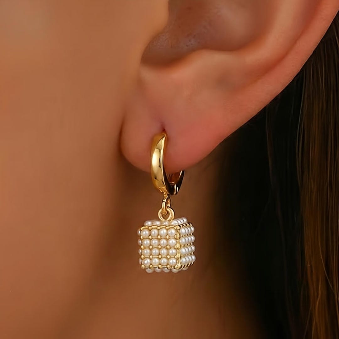 Pendientes colgantes cubo dorado