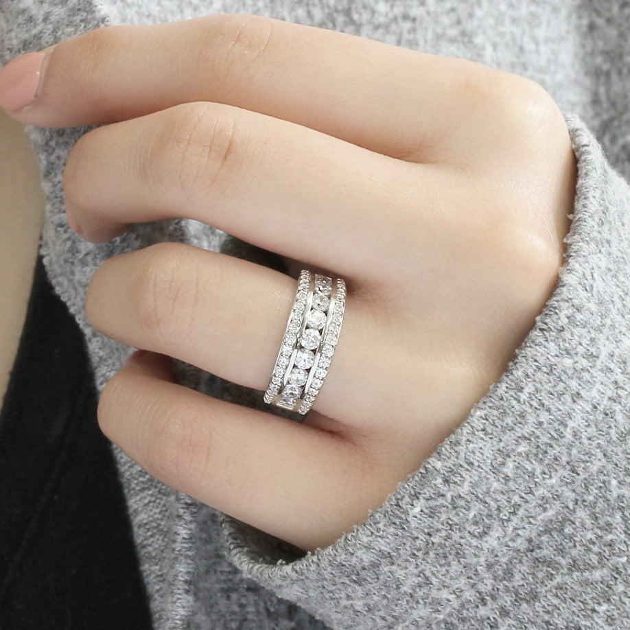 Elegante anillo de plata con piedra