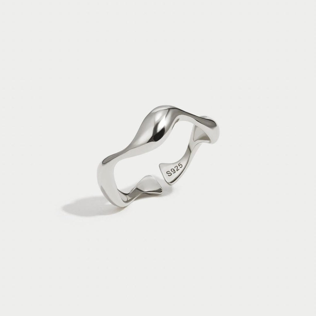 Anillo ajustable minimalista olas