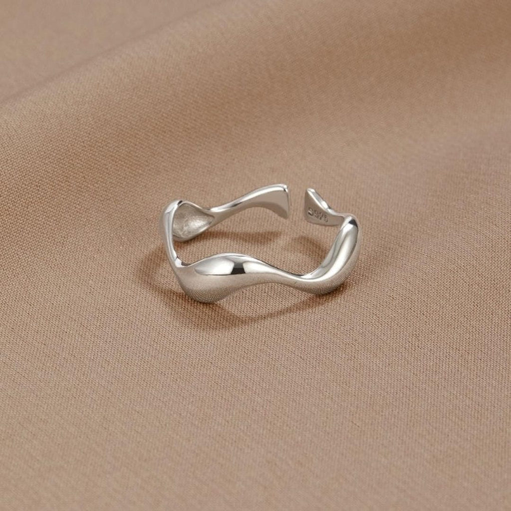 Anillo ajustable minimalista olas