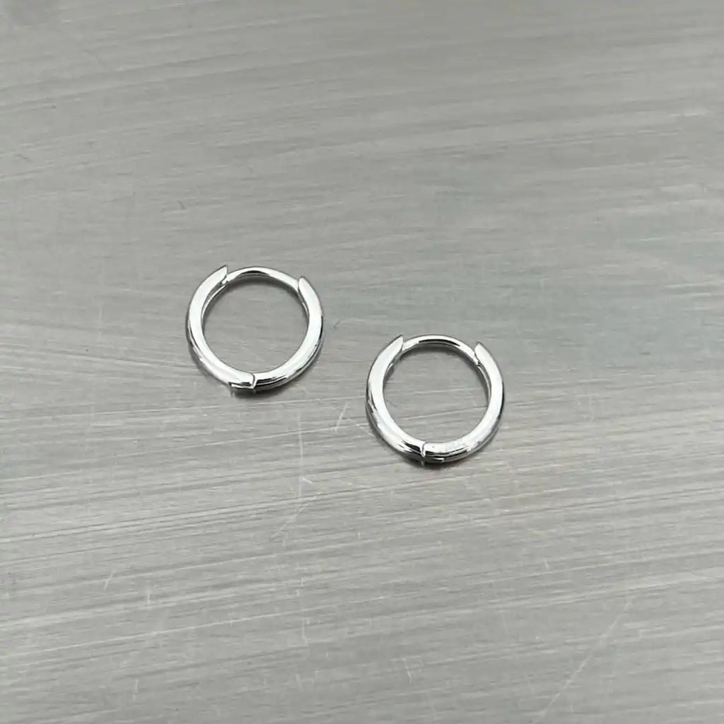 Juego de 2 pares de aros minimalistas de plata cepillada