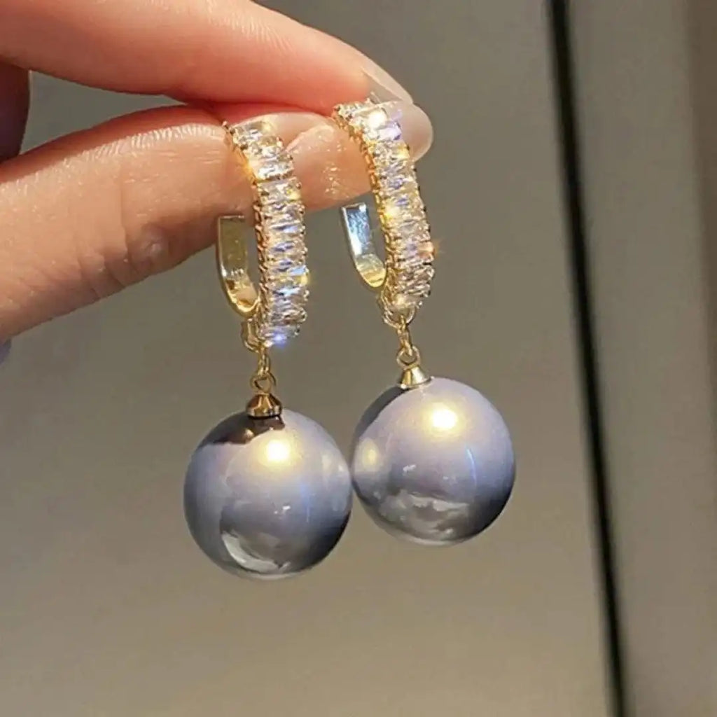 Aretes elegantes de perlas y circonitas